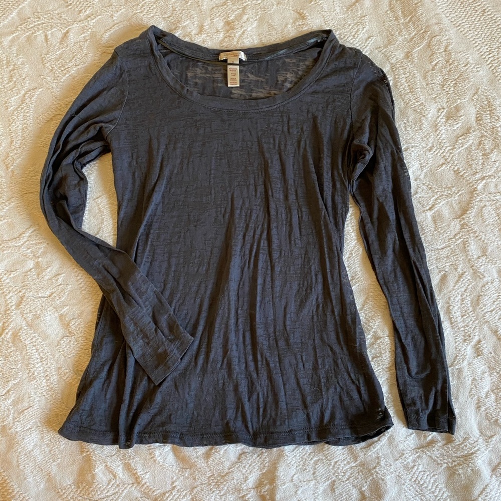 Like-New Gray Acid Wash Style Long Sleeve